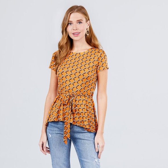 🎀Short Sleeve Round Neck Top🎀 - Picture 1 of 4